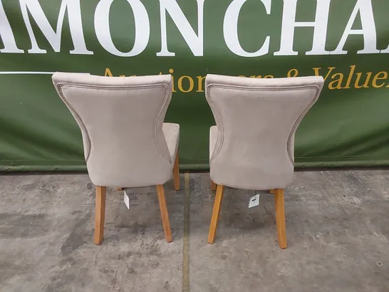 SET OF 2 BEWLEY MINK VELVET BUTTON BACK DINING CHAIRS WITH OAK LEGS 