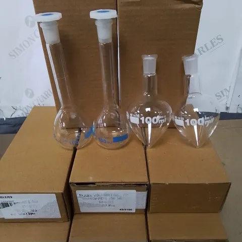 LOT OF ASSORTED GLASSWARE ITEMS INCLUDE 8 BOXED PAIR'S OF 100ML VOLUMETRIC FLASKS AND 9X PEAR SHAPED 100ML FLASKS