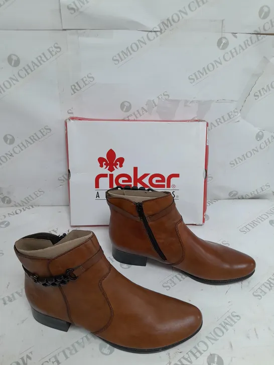 BOXED PAIR OF RIEKER LEATHER CHAIN DETAIL ANKLE BOOTS IN TAN SIZE 8