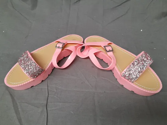 BOX OF APPROXIMATELY 15 PAIRS OF SAVANNAH OPEN TOE SANDALS IN PINK W. GLITTER EFFECT - VARIOUS SIZES