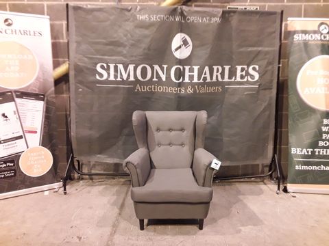 DESIGNER GREY FABRIC ARMCHAIR WITH BUTTON DETAILING 