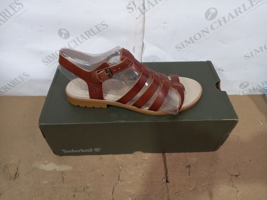 BOXED PAIR OF TIMBERLAND SANDALS SIZE 5.5