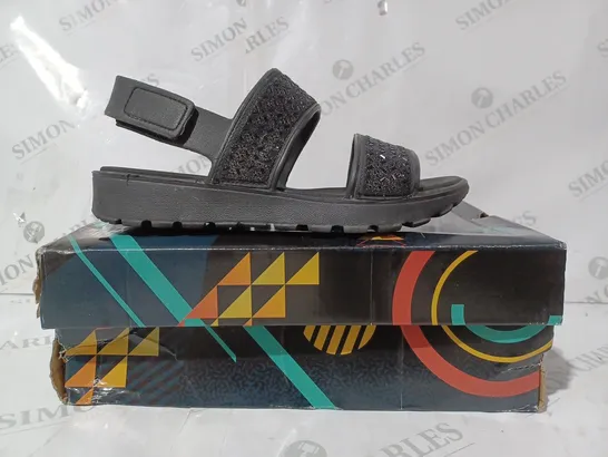 boxed PAIR OF SKETCHERS PARTY SANDAL IN BLACK SIZE 6