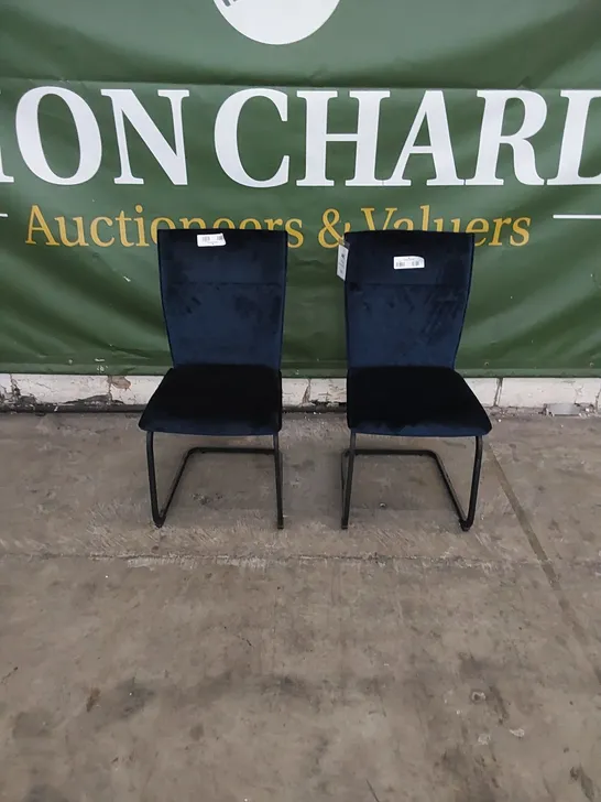 SET OF 2 UPHOLSTERED VELVET AND METAL LEGGED DINING CHAIRS - NAVY 