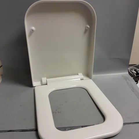 BOXED MUTE TOILET SEAT COVER 