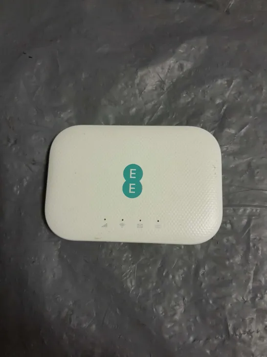 EE 4G MINI MOBILE WIFI PAY AS YOU GO DONGLE IN WHITE