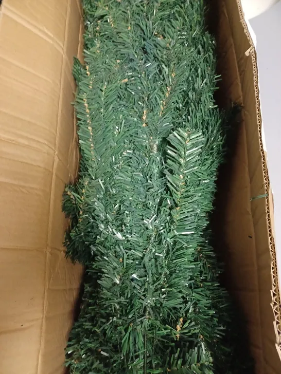 BOXED U MISS 6 FEET ARTIFICIAL CHRISTMAS TREE 