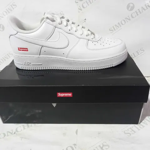 BOXED PAIR OF NIKE AIR FORCE 1 SHOES IN WHITE UK SIZE 9.5