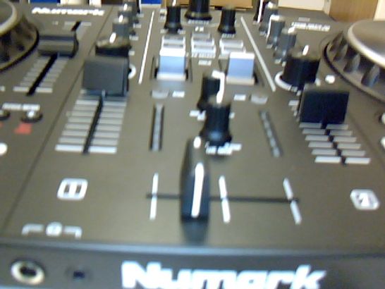 NUMARK MIXTRACK PLATINUM FX – DJ CONTROLLER FOR SERATO DJ