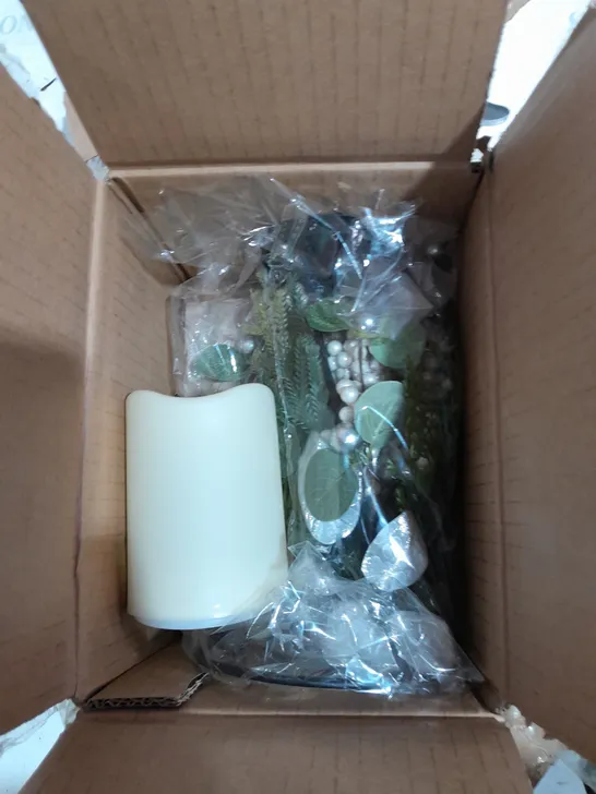 BOXED WHITE BERRY CANDLE HOLDER