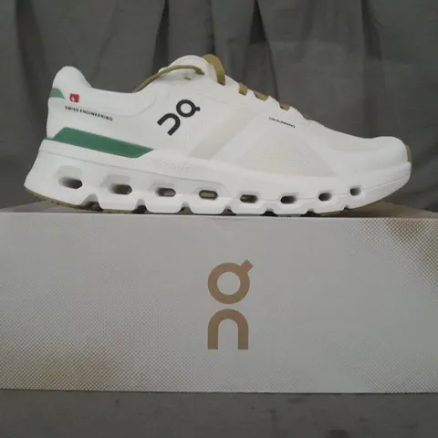 BOXED PAIR OF ON CLOUDRUNNER 2 SHOES IN WHITE/GREEN UK SIZE 10.5