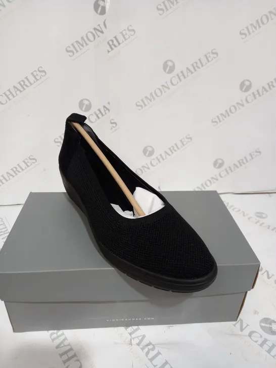 BOXED VIONIC JACEY SLIP-ON SHOES IN BLACK SIZE 6