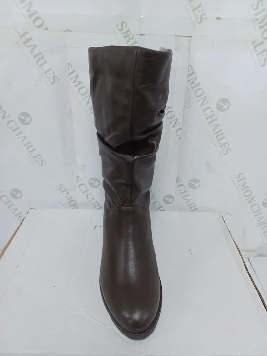 BOXED PAIR OF DUNE CALF-LENGTH BOOTS IN BROWN LEATHER SIZE 8 