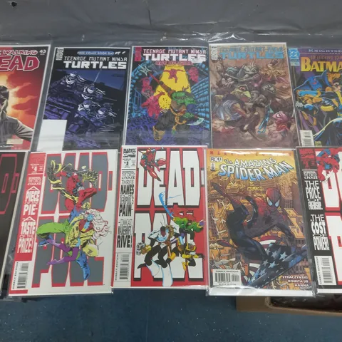 LOT OF 20 ASSORTED COMICS IN PROTECTIVE COVERS TO INCLUDE SPIDERMAN, BATMAN TMNT AND DEADPOOL