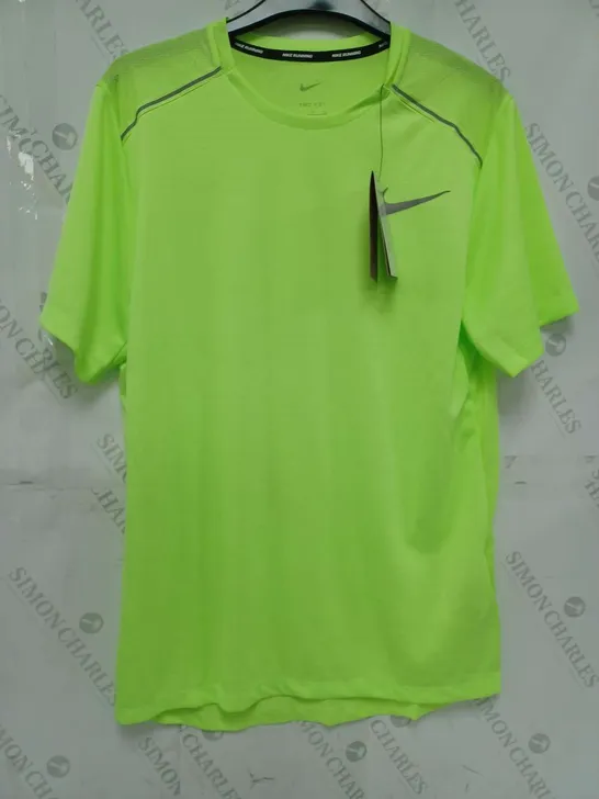 NIKE RUNNING TOP IN GREEN - SMALL