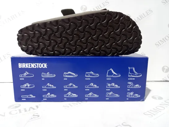 BOXED PAIR OF BIRKENSTOCK ARIZONA SANDALS IN STONE COLOUR UK SIZE 8