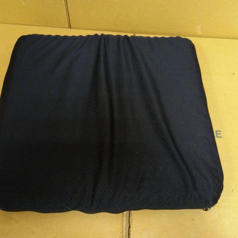 BLACK SQUARE SUPPORT CUSHION