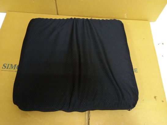 BLACK SQUARE SUPPORT CUSHION