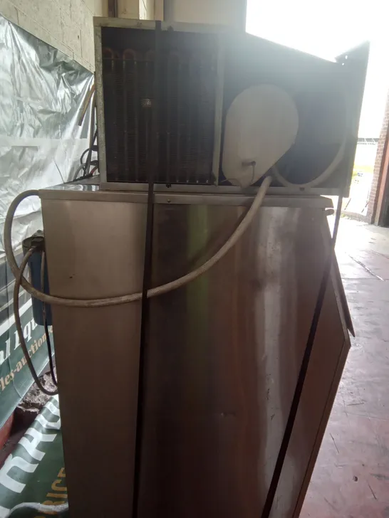 COMMERCIAL FOLLETT ICE MAKER WITH VENTILATION 