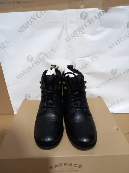 BOXED PAIR OF FATFACE CATRIN ANKLE BOOT SIZE 36