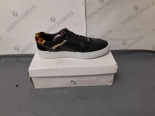 MODA LADIES BLACK TRAINERS SIZE 7