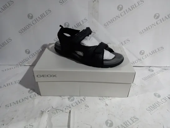 BOXED PAIR OF GEOX U4224 SANDAL SHOES IN BLACK - SIZE: UK 8