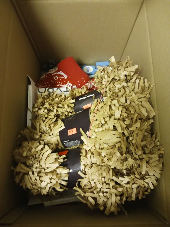 MEDIUM BOX OF APPROXIMATELY 20 ASSORTED HOUSEHOLD ITEMS TO INCLUDE GIFTBAGS, PHONECASES AND PAPER TINSEL