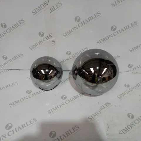 BOXED KELLY HOPPEN SET OF 2 INDOOR OUTDOOR PRELIT GLASS DECOR, REFLECTIVE ORBS - COLLECTION ONLY