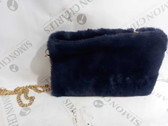 KIM&CO FURRY CLUCH HAND BAG