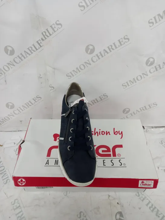 BOXED RIEKER SIZE 6 NAVY WEDGE TRAINER 