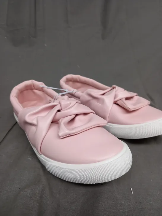 BOX OF 10 LOW BOW PINK SHOES 