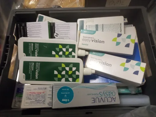 LARGE QUANTITY OF ASSORTED EYECARE ITEMS TO INCLUDE SPECSAVERS, ACUVUE AND BAUSCH AND LOMB 