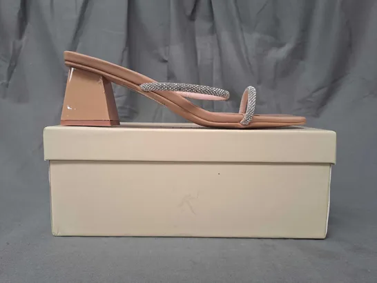 BOXED PAIR OF SIMMI LONDON OPEN TOE BLOCK HEEL SANDALS IN NUDE UK SIZE 6