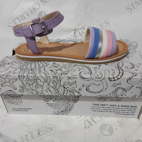 BOXED PAIR OF CLARKS OPEN TOE SANDALS IN MULTI-COLOUR UK SIZE 2.5