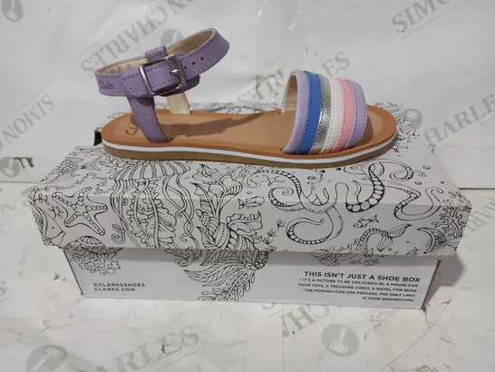 BOXED PAIR OF CLARKS OPEN TOE SANDALS IN MULTI-COLOUR UK SIZE 2.5