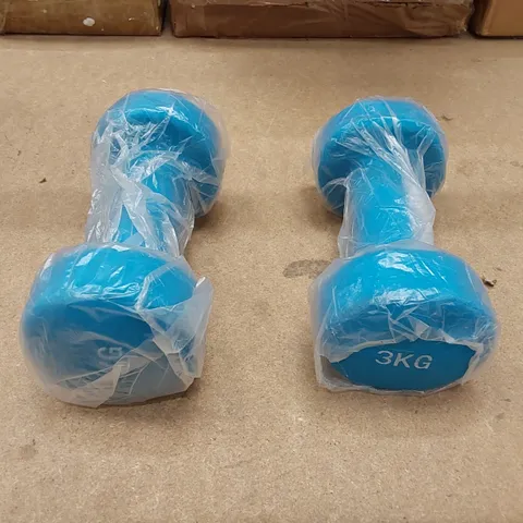 BOXED SET OF 2 NEOPRENE DUMBELLS IN LIGHT BLUE // 2 X 3KG 