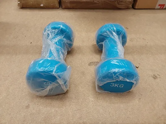 BOXED SET OF 2 NEOPRENE DUMBELLS IN LIGHT BLUE // 2 X 3KG 