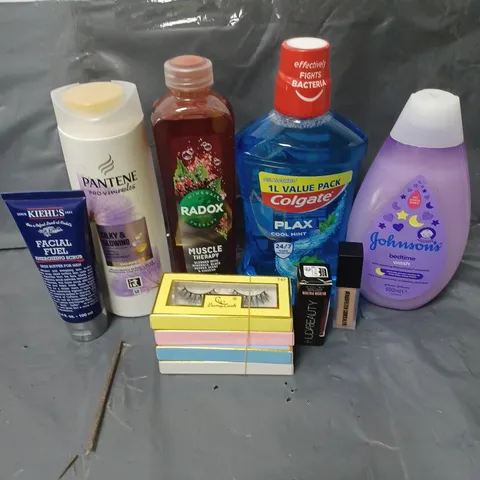 APPROXIMATELY 20 ASSORTED COSMETIC PRODUCTS TO INCLUDE COLGATE MOUTHWASH, JOHNSON'S BEDTIME WASH AND PANTENE SHAMPOO ETC. 