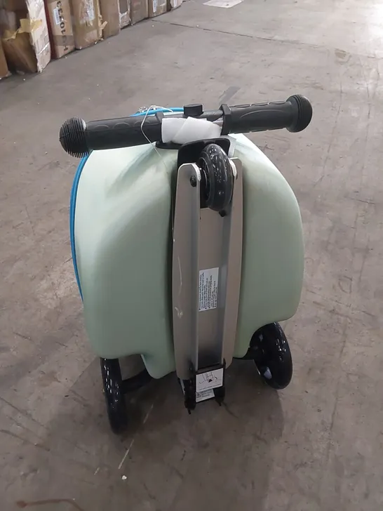 CHILDREN'S SUITCASE WITH FOLD DOWN SCOOTER