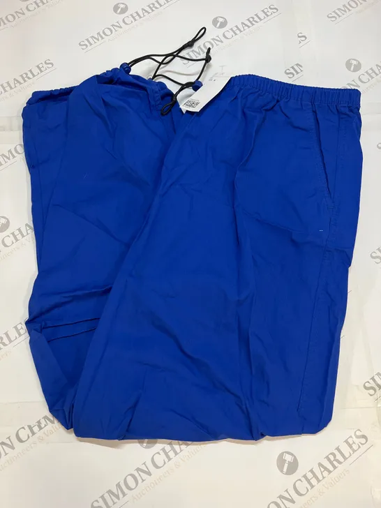 H&M WIDE FIT DRAWSTRING CARGO PANTS IN ROYAL BLUE M