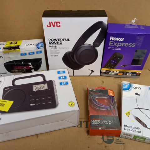 LOT OF APPROXIMATELY 15 ELECTRICAL ITEMS TO INCLUDE ROKU EXPRESS, AM/FM PORTABLE RADIO, HEADPHONES ETC