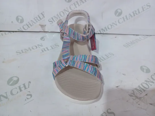 BOXED PAIR OF SKECHERS OPEN TOE SANDALS IN MULTICOLOUR UK SIZE 6