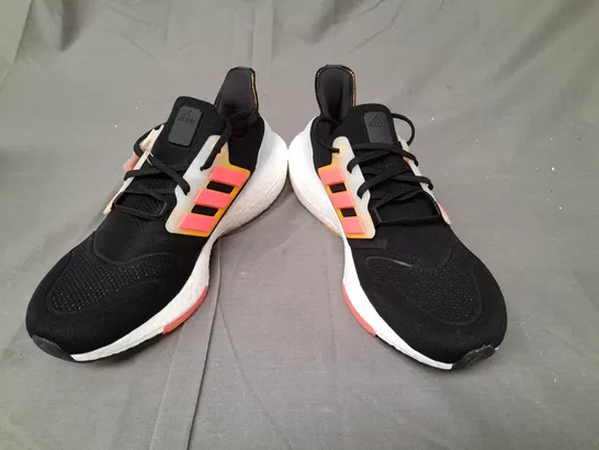 BOXED PAIR OF ADIDAS ULTRABOOST 22 TRAINERS IN BLACK WITH PINK/ORANGE OMBRE SIZE UK 12