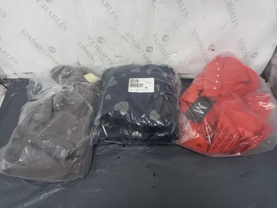 BOX OF APPROXIMATELY 10 ASSORTED BAGGED PIECES OF CLOTHING IN VARIOUS STYLES, SIZES, AND BRANDS 