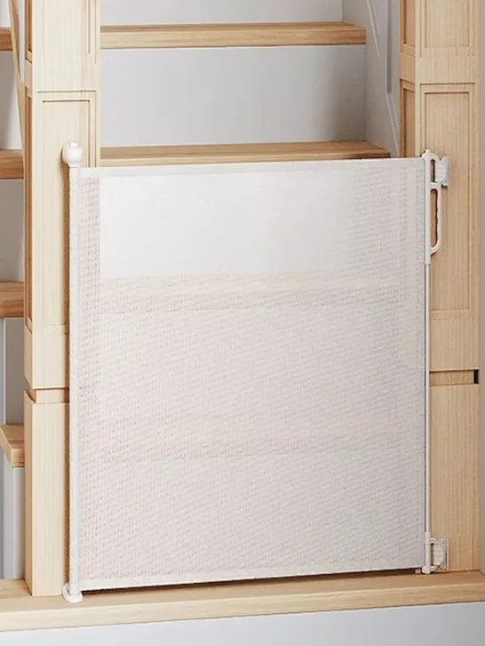 BOXED MOMCOZY RETRACTABLE BABY GATE 