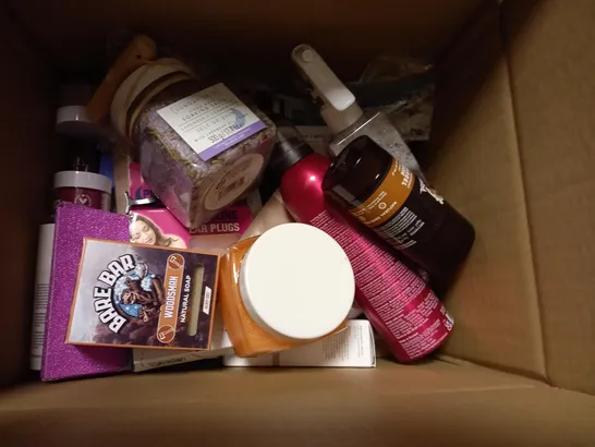 BOX OF APPROXIMATELY 20 ASSORTED COSMETIC ITEMS TO INCLUDE SUNDAY RAIN SOAKING SALTS, BARE BAR NATURAL SOAP, RITUAL FOAM SHOWER GEL ETC