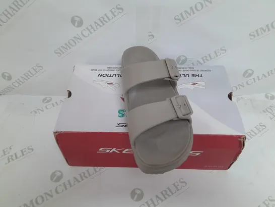 BOXED PAIR OF SKECHERS ARCH FIT FOAMIES SLIDE SANDALS IN DARK TAUPE SIZE 6