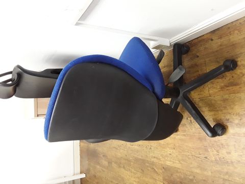 BLUE FABRIC ADJUSTABLE OFFICE CHAIR 