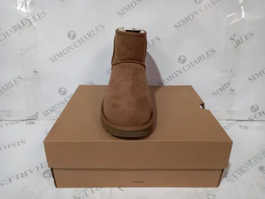 BOXED PAIR OF UGG CLASSIC MINI II SHOES IN TAN UK SIZE 6