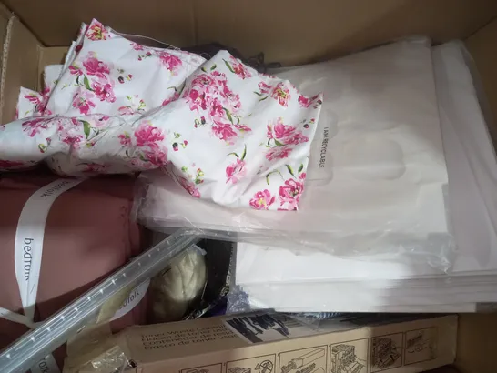 BOX OF APPROXIMATELY 20 ASSORTED HOUSEHOLD ITEMS TO INCLUDE BUBBLE TEA CUP, SLOT TOP SINGLE VOILE PANEL, ETC - COLLECTION ONLY